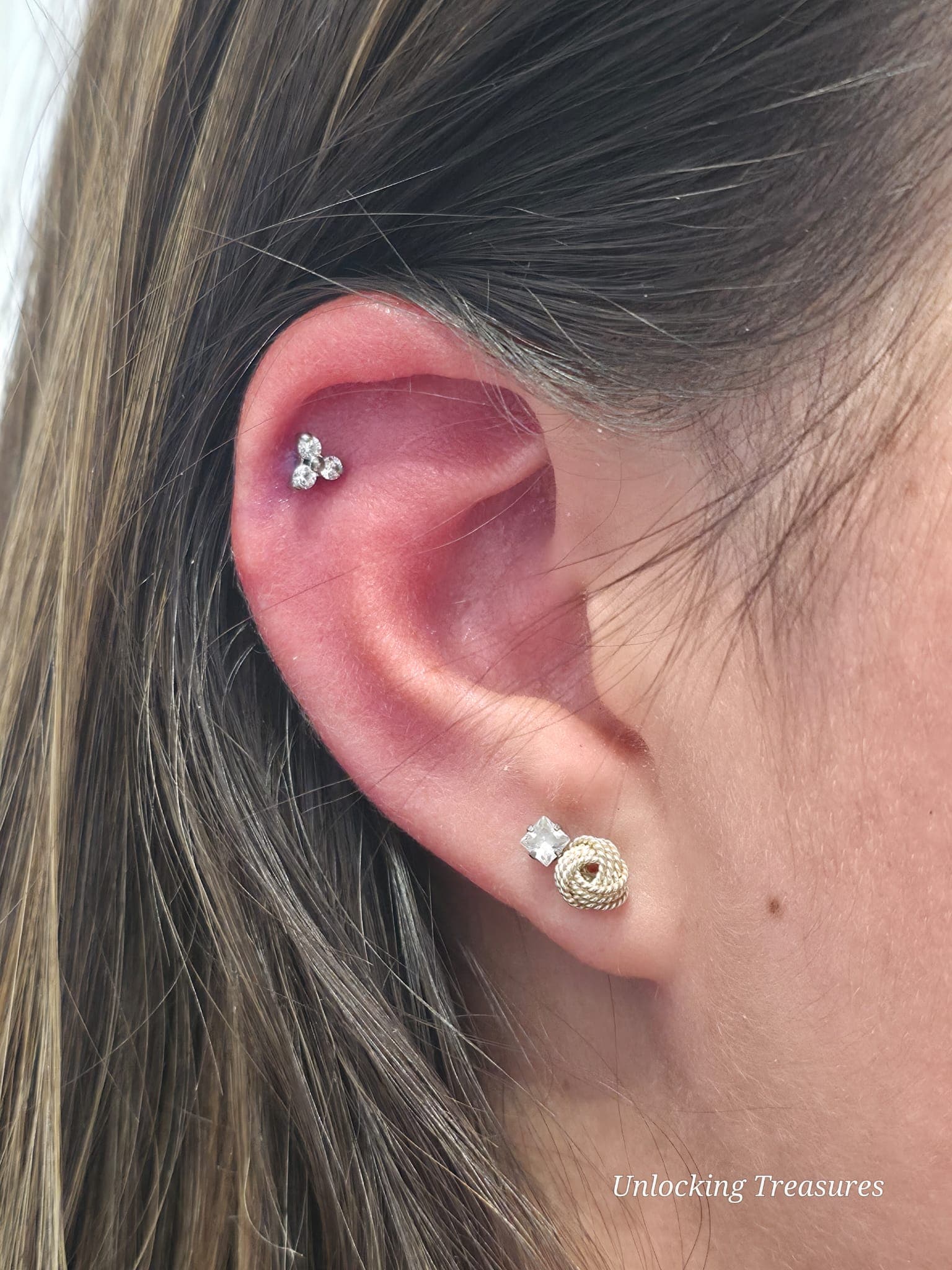 Cartilage piercing cluster with lobe stud and gold knot stud